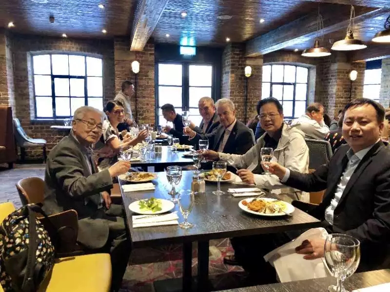  深圳防水代表團(tuán)拜訪英國(guó)屋面工程協(xié)會(huì)領(lǐng)導(dǎo)和專家_開來濕克未防水